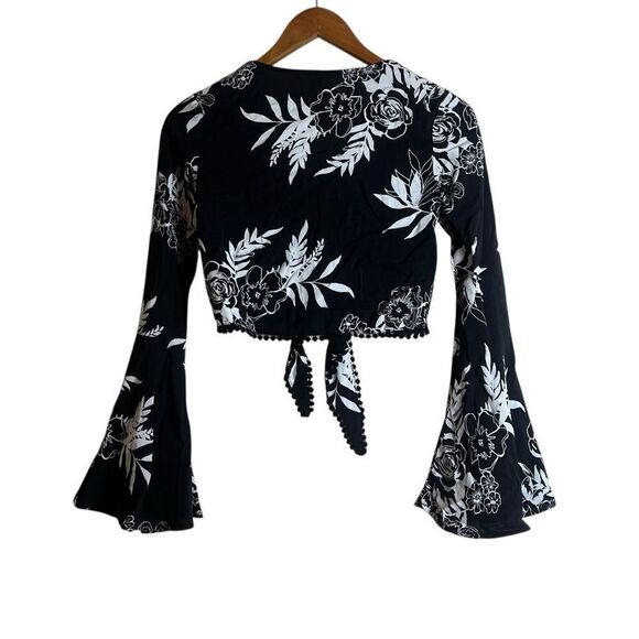 3 for $30! Xhilaration black‎ & white cropped shirt - Picture 5 of 6